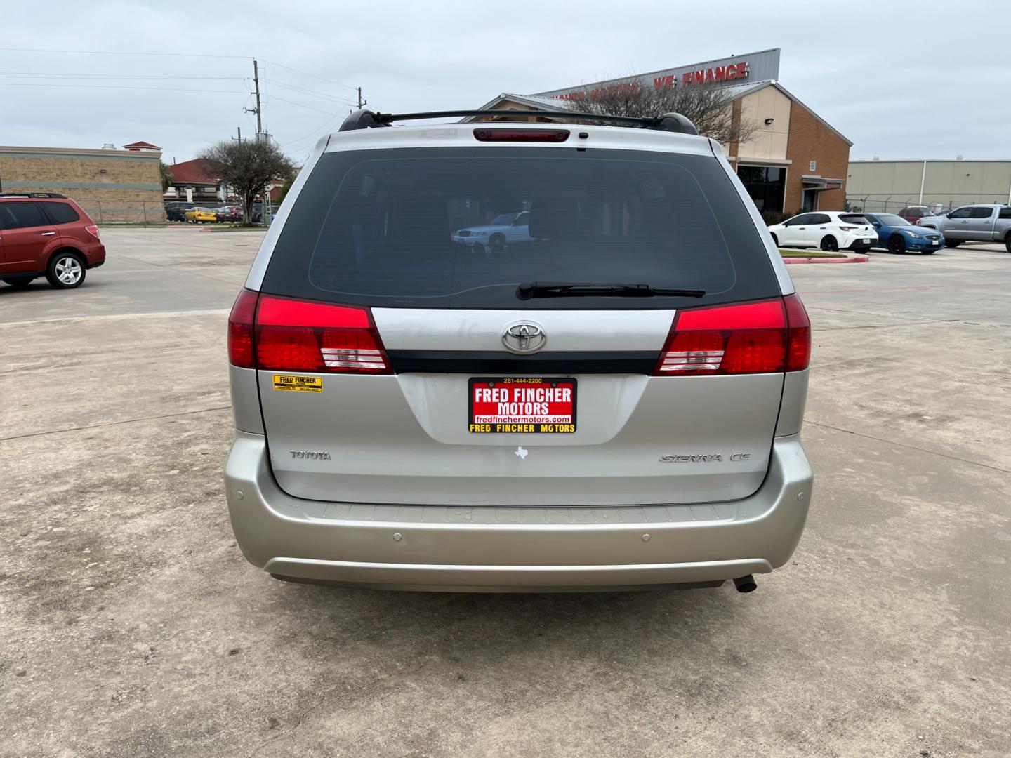 2005 SILVER /gray Toyota Sienna LE - 7 Passenger Seating (5TDZA23C75S) with an 3.3L V6 DOHC 24V engine, 5-Speed Automatic Overdrive transmission, located at 14700 Tomball Parkway 249, Houston, TX, 77086, (281) 444-2200, 29.928619, -95.504074 - Photo#5